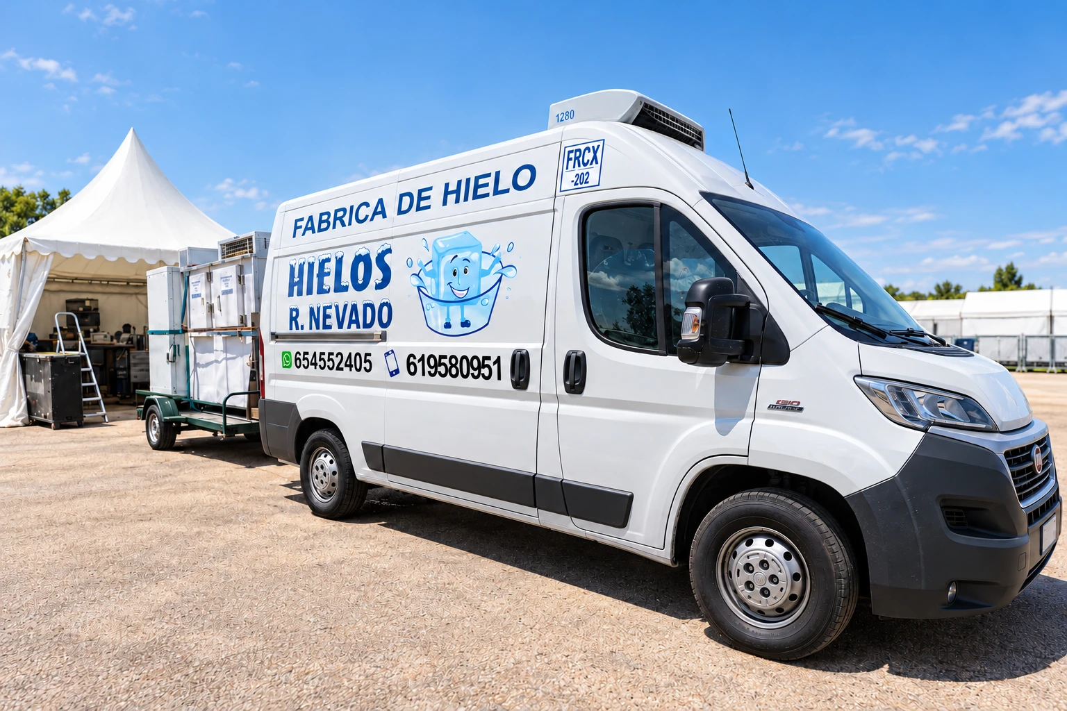 Vehículo y remolque frigorífico de Hielos R. Nevado en eventos