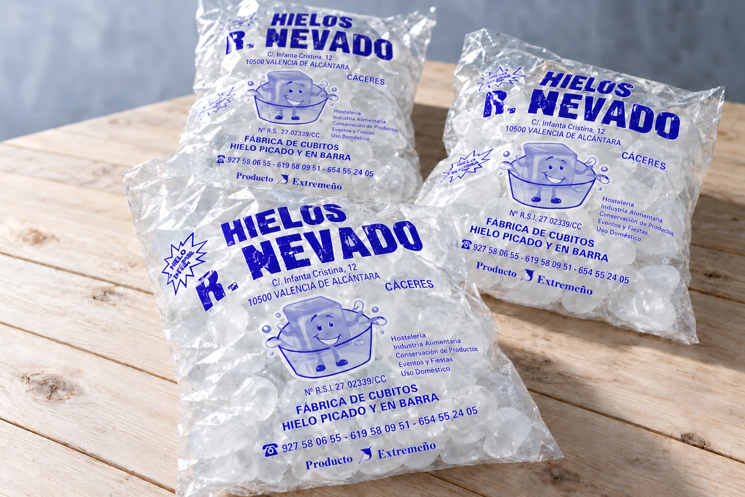 Envasado en bolsas de 2 kg de Hielos R. Nevado